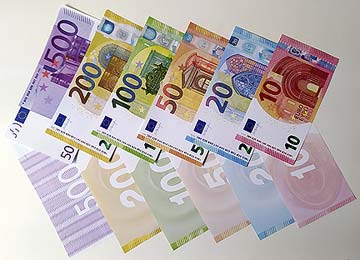 einzelne Euroscheine einzelne Euros